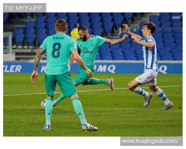 欧冠比赛新革命:内置智能芯片实时追踪射门数据提升比赛分析能力